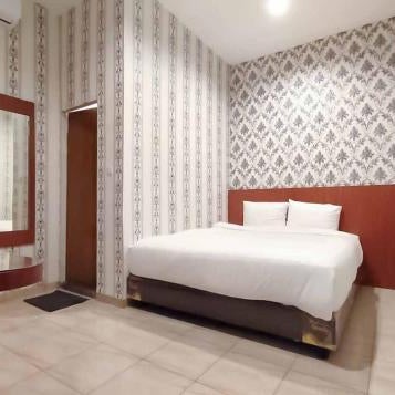 RedDoorz Plus @ Jalan Letda Sujono Medan 2 Thumbnail