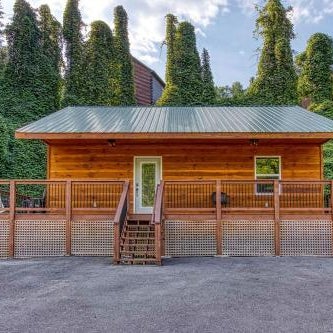 Ooglie Bear, Hot Tub, WIFI, Free Attraction Tickets!!!