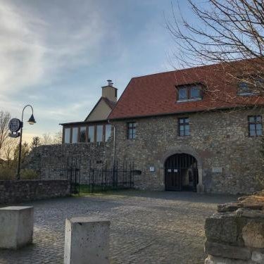 Huszárvár Hotel Kastélyszálló Thumbnail