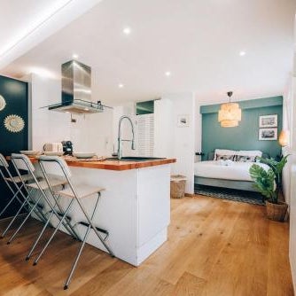 Cozy Central Studio with Private Terrace Thumbnail