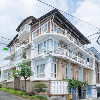 Urbanview Hotel Omah Anin Batu