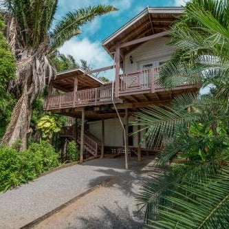 Exclusive Tropical House near Beaches & Downtown Thumbnail