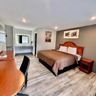 Ozark Inn & Suites Thumbnail