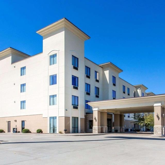 Comfort Inn & Suites Madisonville Thumbnail