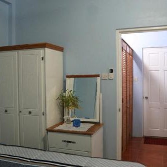 Ocean Views and Hospitable Hosts Thumbnail