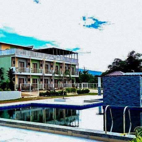 Jeanines Travellers Inn by RedDoorz Thumbnail