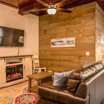 Strictly Moose Luxury Vacation Suites Thumbnail