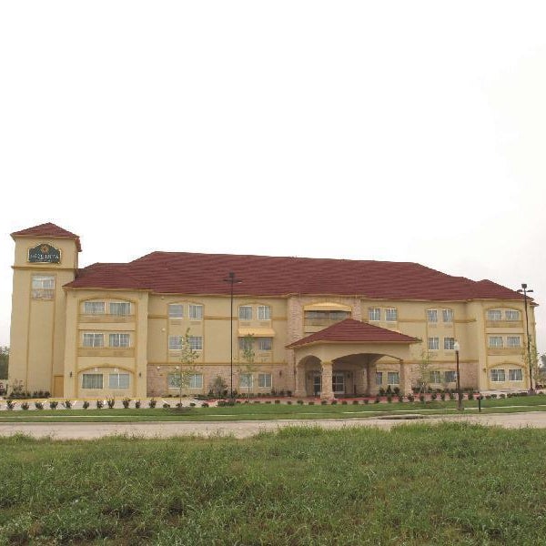 La Quinta Inn & Suites by Wyndham Ennis Thumbnail