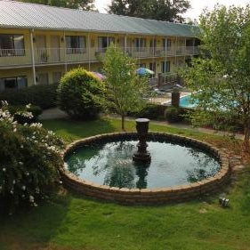 Golden Manor Inn & Suites Thumbnail