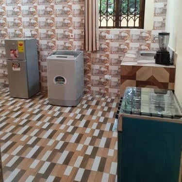 APARTMENT, 1 MASTER BEDROOM, LIVING ROOM, SLEEPS 4, GROUND FLOOR, 2 WALK IN SHOWERS, 2 TOILETS, WIFI, HOT WATER, 20 MINUTES TO  Thumbnail