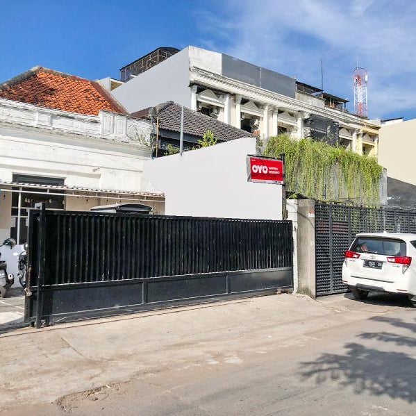 OYO Flagship 90789 Genteng Residence Thumbnail