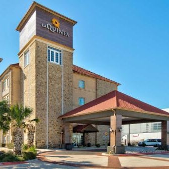 La Quinta Inn & Suites by Wyndham Dallas Grand Prairie South Thumbnail