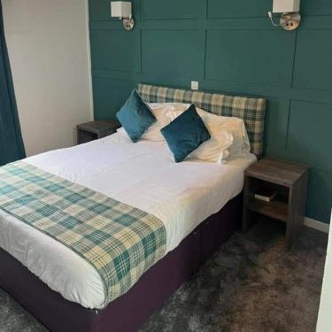 MacDonald Hotel & Cabins