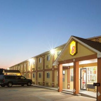 Super 8 by Wyndham Chickasha Thumbnail