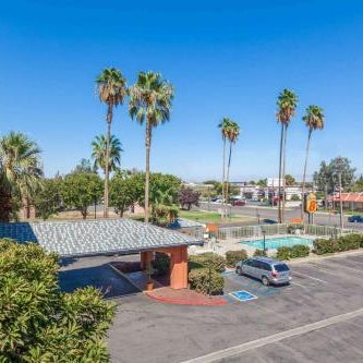 Super 8 by Wyndham Bakersfield/Central Thumbnail