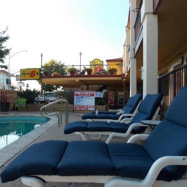 Super 8 by Wyndham Santa Cruz Beach Boardwalk Thumbnail