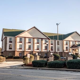Red Roof PLUS+ & Suites Atlanta Airport South
