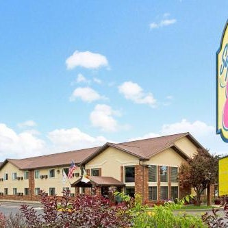 Super 8 by Wyndham Longmont/Twin Peaks Thumbnail