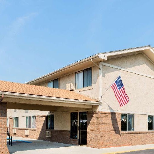 Super 8 by Wyndham Franklin/Middletown Area Thumbnail