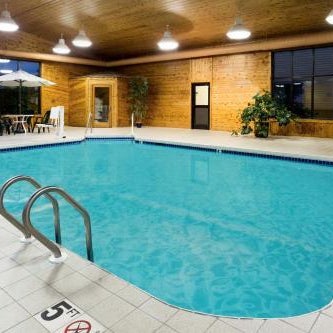 Super 8 by Wyndham Antigo Thumbnail