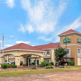La Quinta Inn & Suites by Wyndham Conroe Thumbnail