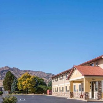 Super 8 by Wyndham Canon City Thumbnail