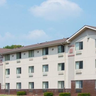 Super 8 by Wyndham New Castle Thumbnail
