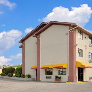 Super 8 by Wyndham Johnson City Thumbnail