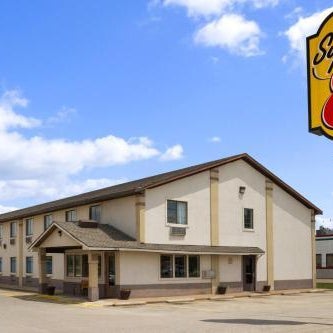 Super 8 by Wyndham Blackwell Thumbnail