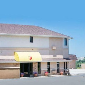 Super 8 by Wyndham Casper West by the River Thumbnail