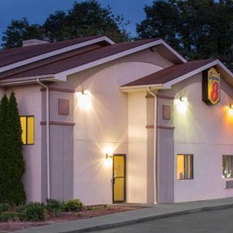 Super 8 by Wyndham Lewisburg Thumbnail