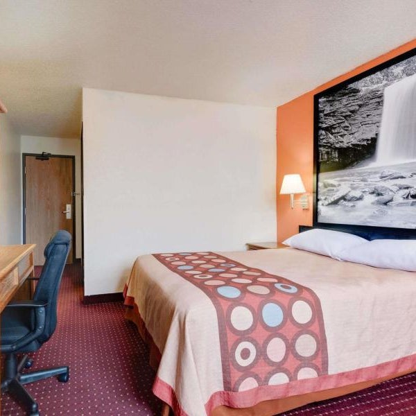 Super 8 by Wyndham Martinsburg Thumbnail