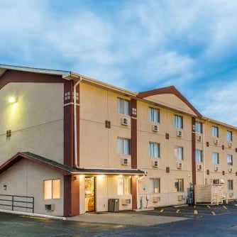 Super 8 by Wyndham Bloomington Thumbnail