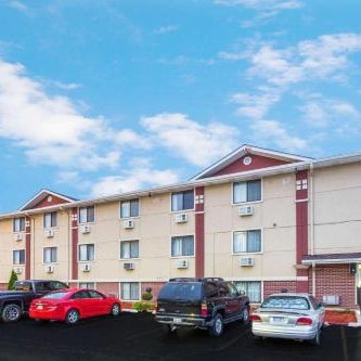 Super 8 by Wyndham Kenosha/Pleasant Prairie Thumbnail