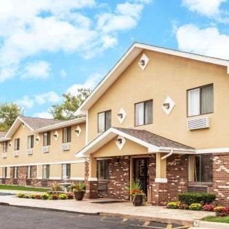 Super 8 by Wyndham Sterling Heights/Detroit Area Thumbnail