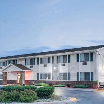 Super 8 by Wyndham Tomah Wisconsin Thumbnail
