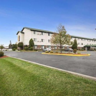 Super 8 by Wyndham Milwaukee Airport Thumbnail