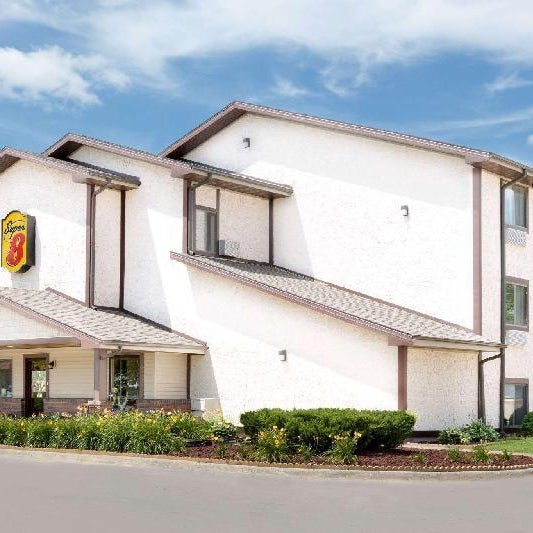 Super 8 by Wyndham Boone Thumbnail