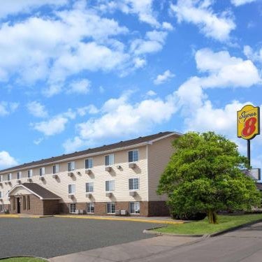 Super 8 by Wyndham Clinton Thumbnail
