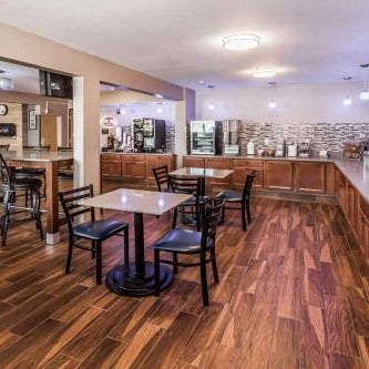 Super 8 by Wyndham Iowa City/Coralville Thumbnail