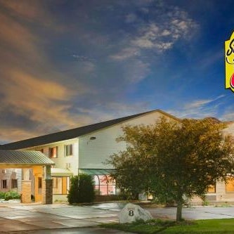 Super 8 by Wyndham Iowa Falls Thumbnail