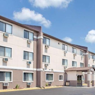 Boarders Inn & Suites by Cobblestone Hotels Waterloo Thumbnail