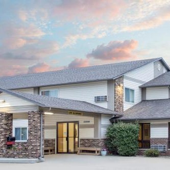Super 8 by Wyndham Waverly Thumbnail