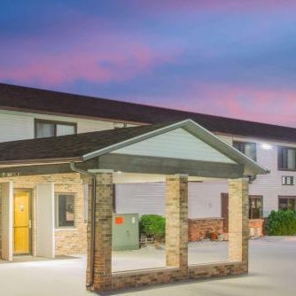 Super 8 by Wyndham Story City Thumbnail