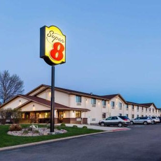 Super 8 by Wyndham Spirit Lake/Okoboji Thumbnail