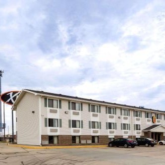 Super 8 by Wyndham Hays KS Thumbnail