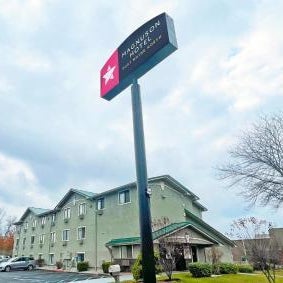 Magnuson Hotel Fort Wayne North - Coliseum Thumbnail