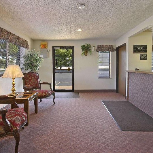 Super 8 by Wyndham Springfield North I-44 Thumbnail