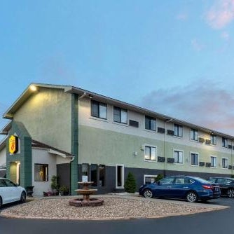 Super 8 by Wyndham Kansas City at Barry Road/Airport Thumbnail