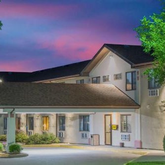Super 8 by Wyndham Knoxville Thumbnail
